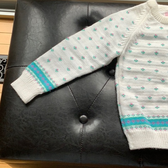 West Hill Weavers of Stowe, VT Girls 100% Acrylic Sweater - Picture 3 of 4